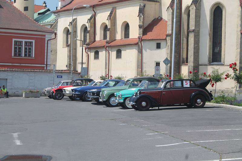 Z desátého ročníku Oldtimer Bohemia Rally v Mladé Boleslavi.