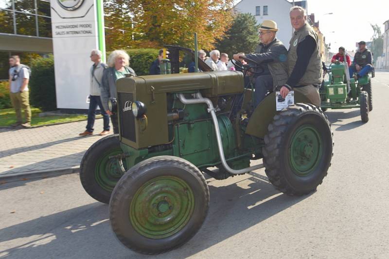 Součástí Svatováclavské jízdy se v Mladé Boleslavi stala i výstava traktorů Svoboda.