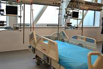 Klaudiánova nemocnice v pondělí slavnostně otevřela dospávací jednotku u operačních sálů. Stavba trvala 5 měsíců a prvním pacientům bude sloužit od září.