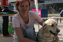 Marcela Váňová se svým vodícím psem.