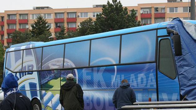 Nový design autobusu boleslavských fotbalistů