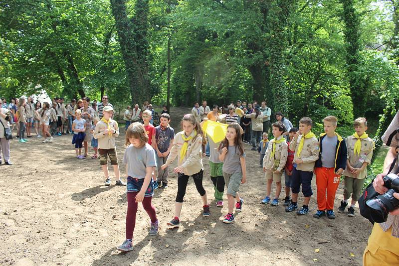 V Benátkách nad Jizerou slavnostně otevřeli Centrum ekologické výchovy, které bude sloužit především jako klubovna pro místní skauty. Stavba byla zahájena v září loňského roku a město vyšla na necelých devět milionů korun.