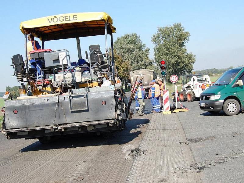 Oprava silnice na trase Mladá Boleslav - Nymburk mezi rychlostní komunikací R10 a Libichovem.