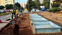 Nové stanoviště podzemních kontejnerů v Zahradníkově ulici ve čtvrtek začalo sloužit veřejnosti.