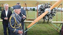 Na mladoboleslavském letišti byla v neděli slavnostně pokřtěna replika francouzského letadla z roku 1913 Caudron G3. Nadační fond letadla Metoda Vlacha stavěl tento stroj osm let a poprvé zde do oblak vzlétl na konci září.