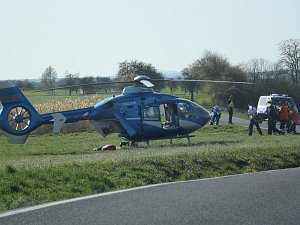 U Čížkovek na Mladoboleslavsku havaroval 11. dubna 2020 motorkář, přistával k němu vrtulník.