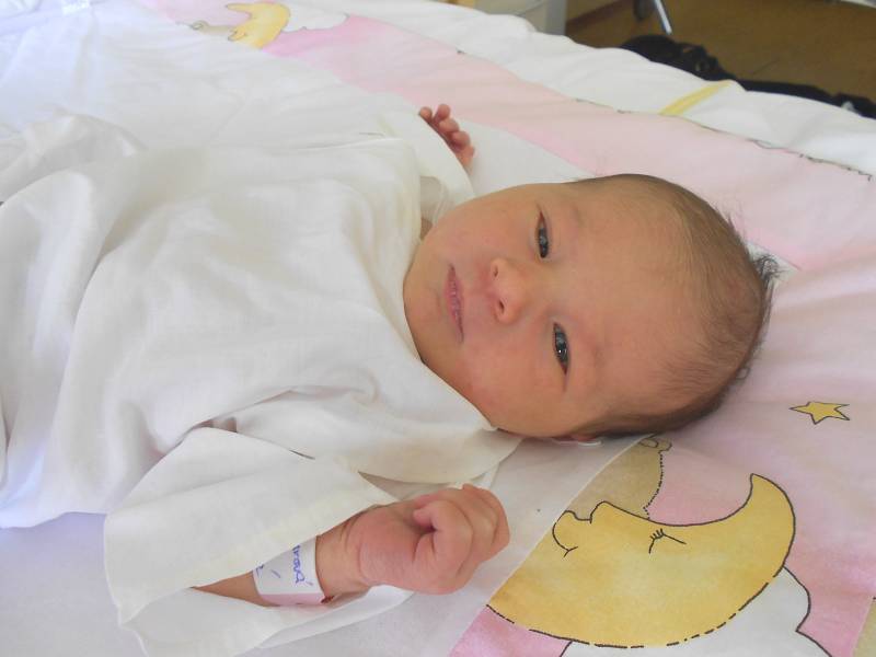 KATEŘINA Jechurová se narodila 27. dubna. Vážila 3,7 kilogramů a měřila 51 centimetrů. Domů do Sukorad si ji odvezou rodiče Hana a Václav.