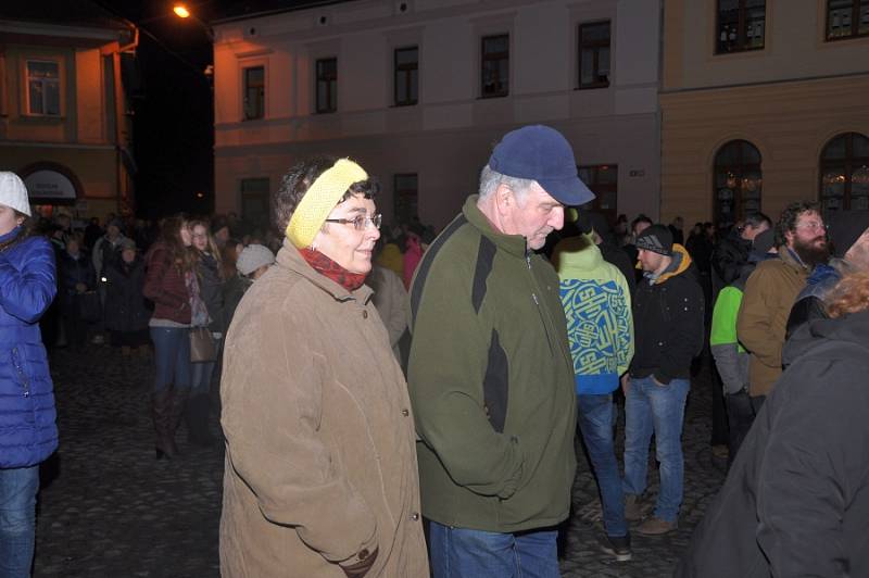 Štědrovečerní zpívání na Masarykově náměstí v Mnichově Hradišti.