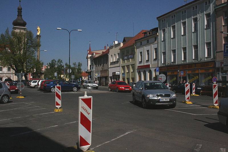 Dopravní omezení kvůli výměně kanalizačního řadu v centru Mladé Boleslavi.
