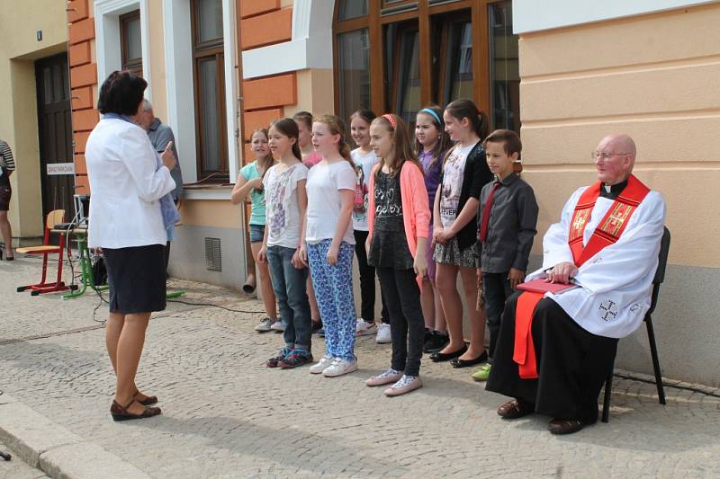 Rekonstruovaná radnice v Dolním Bousově už je otevřená. Místní si její útroby mohli prohlédnout