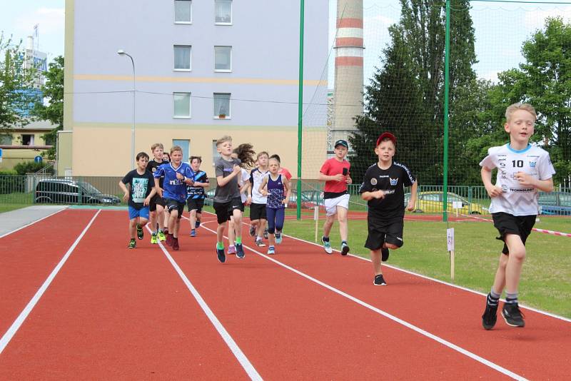 PÁTÁ ZÁKLADNÍ škola Mladá Boleslav se letos už podruhé zapojila do charitativní akce Run and Help aneb běhání, které pomáhá.