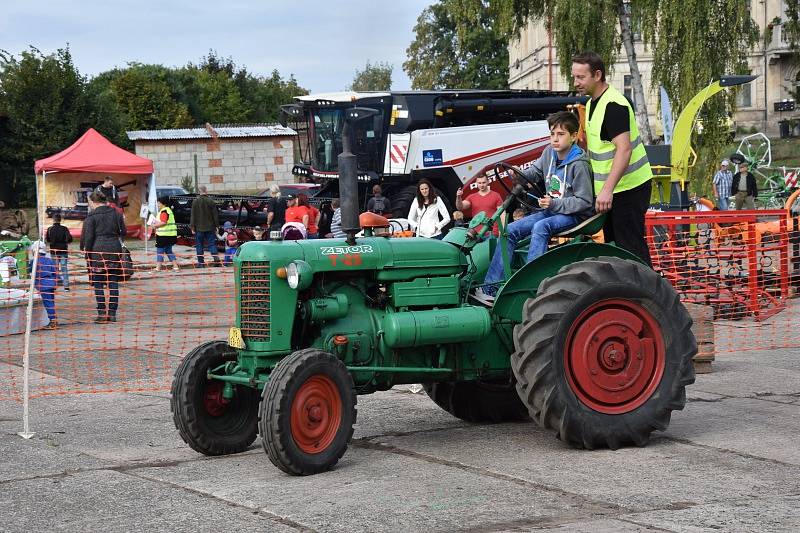 Výstava historických traktorů.