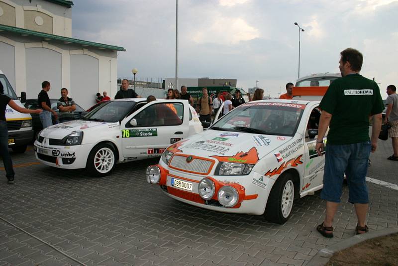 Slavnostní show a technická přejímka před zahájením Rally Bohemia