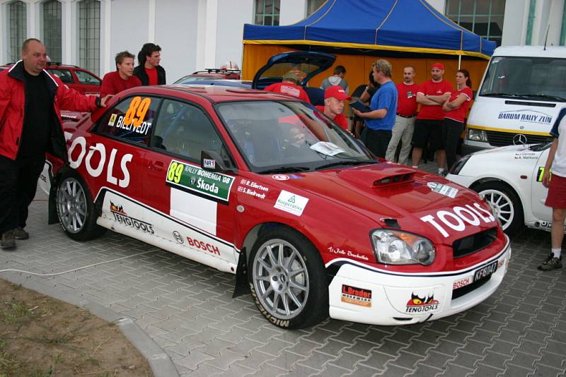 Slavnostní show a technická přejímka před zahájením Rally Bohemia