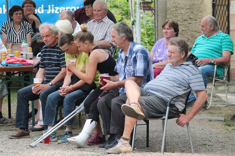 Vtelenská dechparáda zaplnila areál zámku Stránov