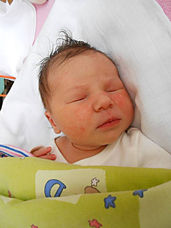 Anička Fridrichová se narodila 9. ledna, vážila 3,66 kg a měřila 51 cm. S maminkou Lucií a tatínkem Jaromírem bude bydlet v Přepeřích.