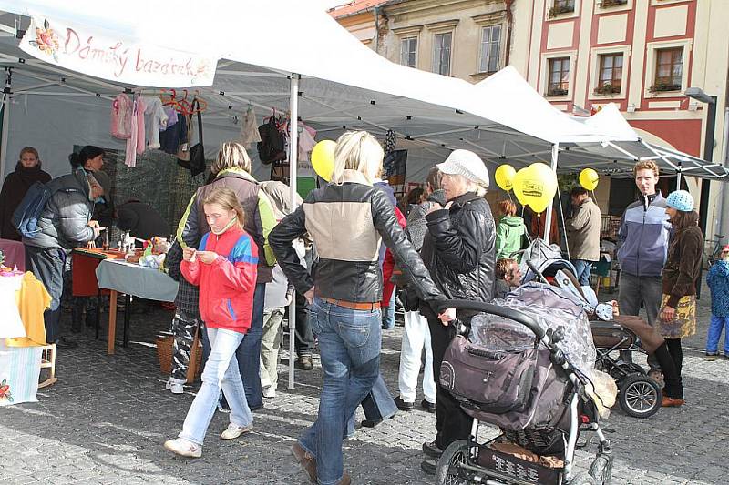 První bleší trh na Staroměstském náměstí v Mladé Boleslavi.