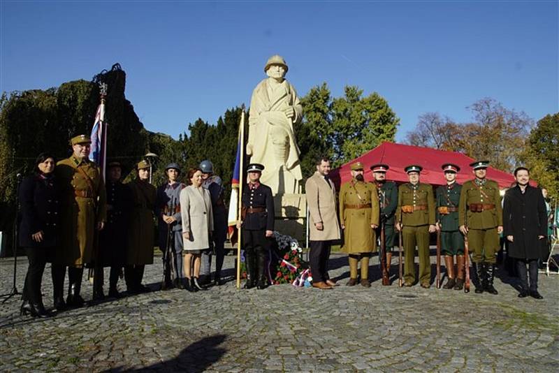 Vzpomínkové setkání ke 103. výročí vzniku republiky se uskutečnilo u památníku padlých legionářů na Komenského náměstí.