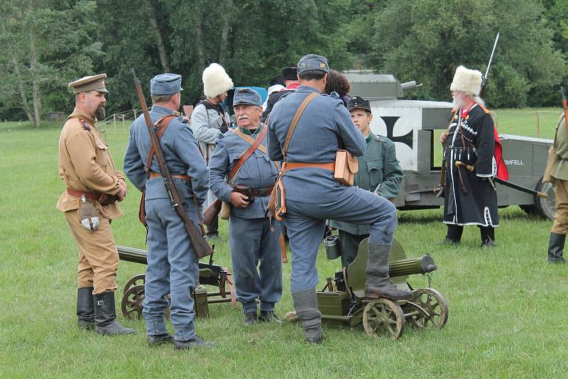 Střelba a výbuchy zněly v sobotu odpoledne 23. června z Krásné louky v Mladé Boleslavi.