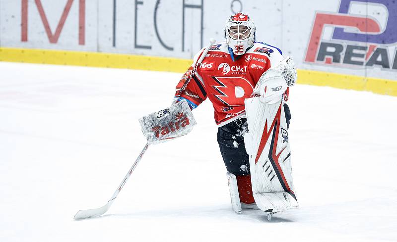 Hokejové utkáníčtvrtfinále  playoff Tipsport extraligy v ledním hokeji mezi HC Dynamo Pardubice (v červenobílém) a BK Mladá Boleslav (v bílozeleném) v pardudubické enterie areně.