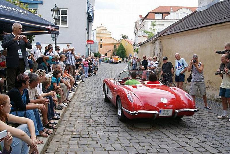 Oldtimer Bohemia rally 2010 v Mladé Boleslavi.