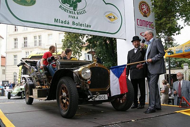 Oldtimer Bohemia rally 2010 v Mladé Boleslavi.