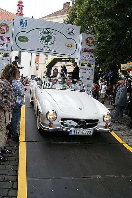 Oldtimer Bohemia rally 2010 v Mladé Boleslavi.