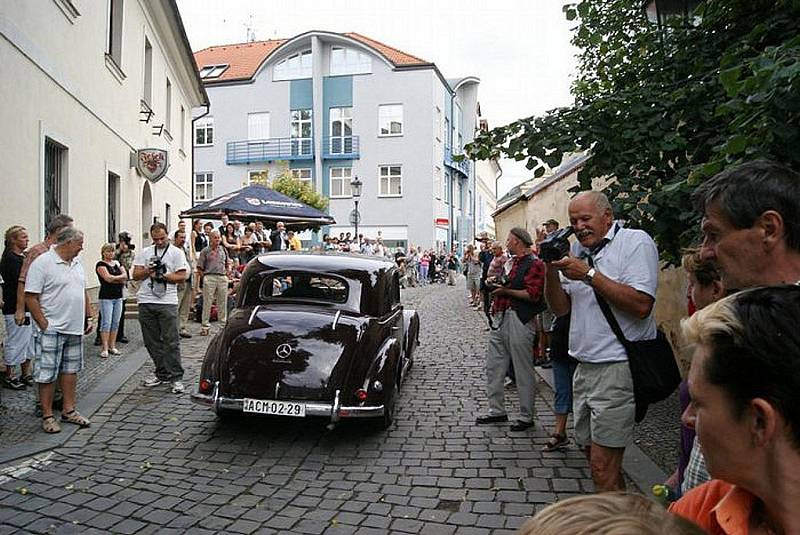 Oldtimer Bohemia rally 2010 v Mladé Boleslavi.