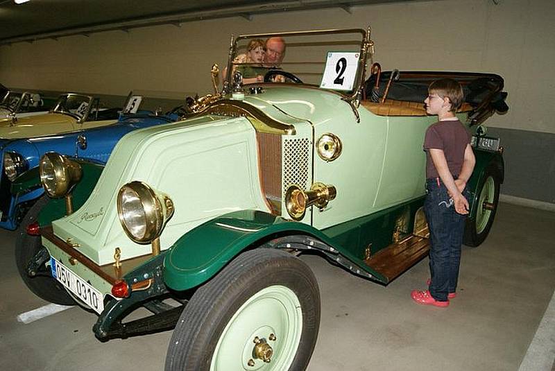 Oldtimer Bohemia rally 2010 v Mladé Boleslavi.