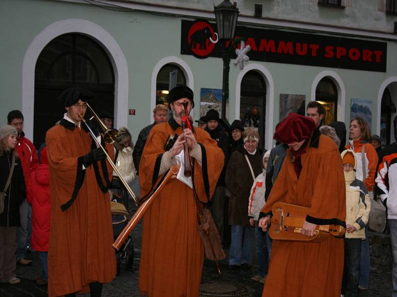 Lidé šlapali na Chlum i ve Tříkrálovém průvodu.