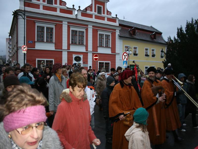 Lidé šlapali na Chlum i ve Tříkrálovém průvodu.