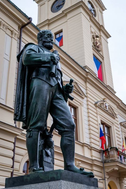 Ze znovuodhalení sochy Václava Budovce z Budova v Mnichově Hradišti.