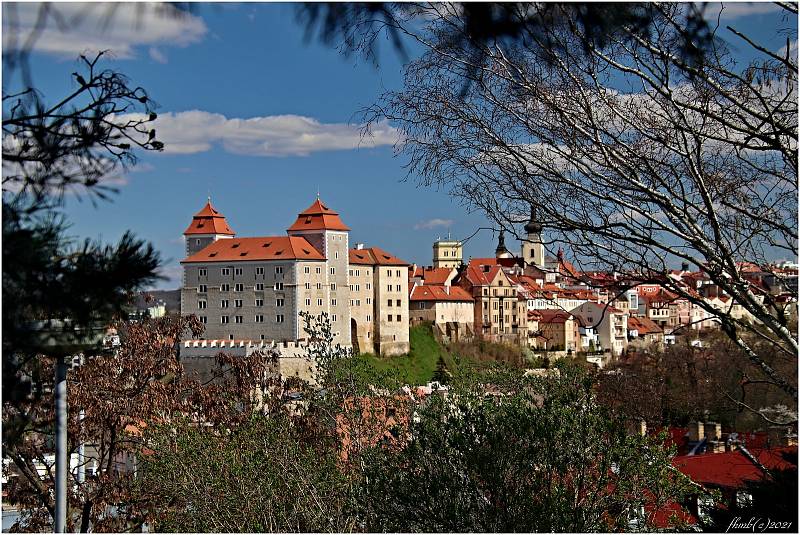 Boleslavský hrad nad soutokem řek Klenice a Jizery