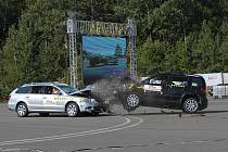 V areálu testovacího polygonu Škoda Auto v Úhelnici na Mladoboleslavsku se v pátek 10. září 2010 odehrál ojedinělý nárazový test. Poprvé před zraky odborné veřejnosti byl v České republice prezentován přesazený čelní náraz dvou vozů značky Škoda.