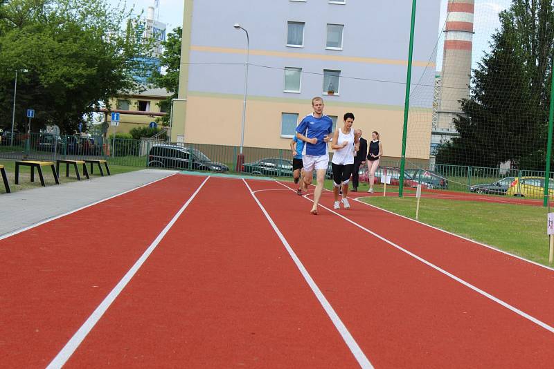 PÁTÁ ZÁKLADNÍ škola Mladá Boleslav se letos už podruhé zapojila do charitativní akce Run and Help aneb běhání, které pomáhá.