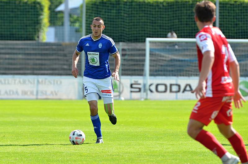 ČFL, 29. kolo: FK Mladá Boleslav B (v modrém) - FK Pardubice B (2:0)