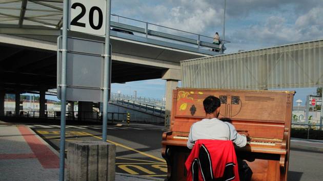 Piano na boleslavském autobusovém nádraží