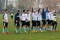 Fotbalisté Chotětova slaví výhru nad Kosořicemi