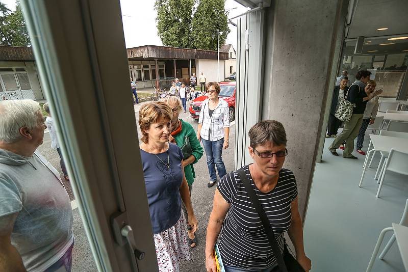 Slavnostní otevření komunitního centra se v Mírové ulici v Mnichově Hradišti konalo ve středu 2. září.