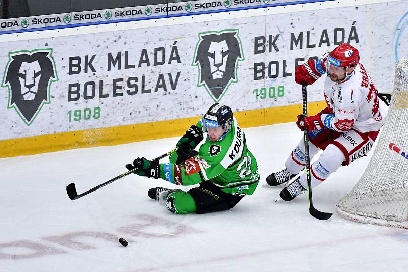 Třetí zápas semifinále play off hokejové extraligy vyhrál Třinec v Mladé Boleslavi 3:1.