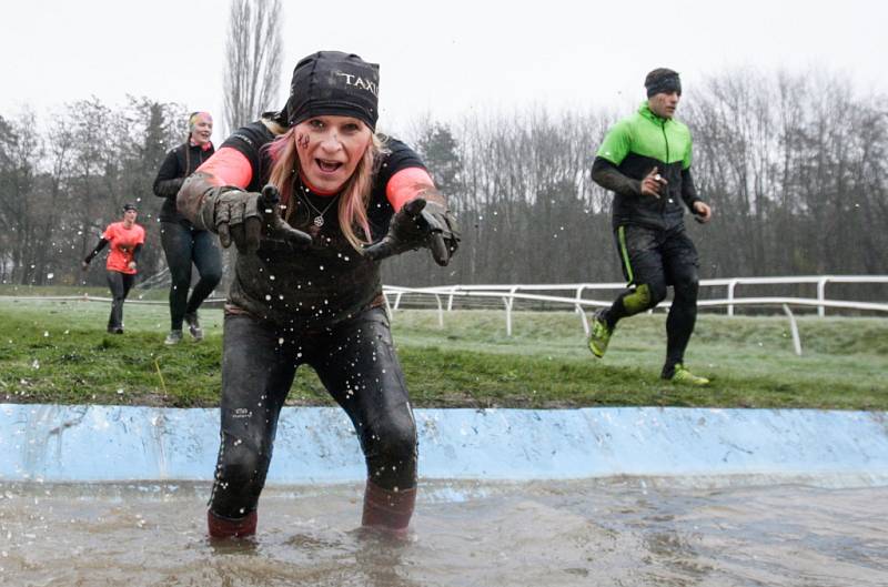 Extrémní překážkový závod Taxis Gladiator Race na pardubickém dostihovém závodišti.