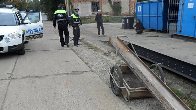 Zloději s ukradenou traverzou daleko neunikli