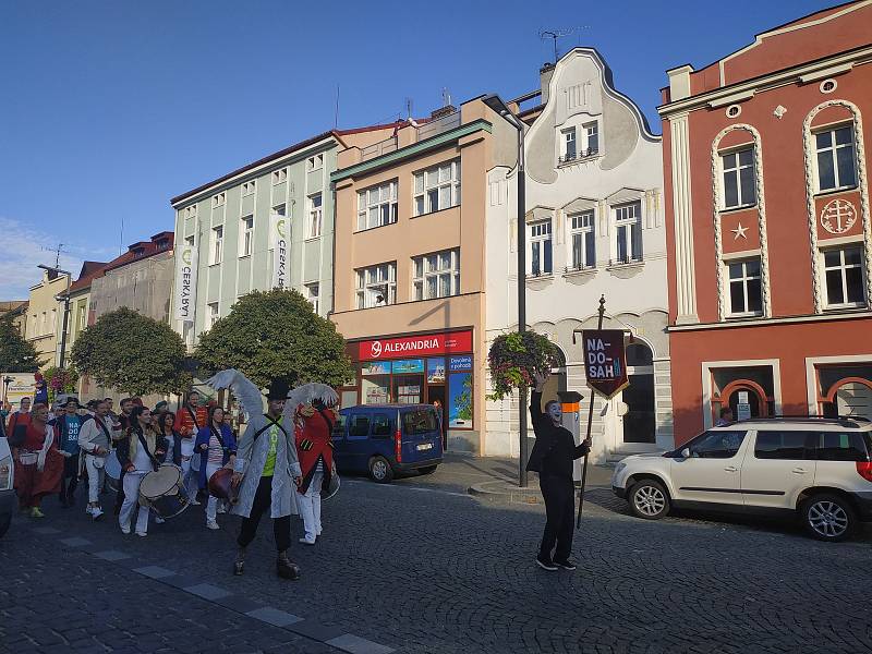 Ze zahájení třetího ročníku festivalu netradičních divadelních forem Nadosah v Mladé Boleslavi.