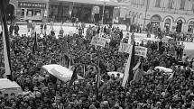 Generální stávka 27. 11. 1989 na Masarykově náměstí v Mnichově Hradišti