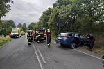 Šest lidí utrpělo zranění při čelním střetu příměstského kloubového autobusu a osobního auta, k němuž došlo v úterý na staré mladoboleslavské silnici II/610.