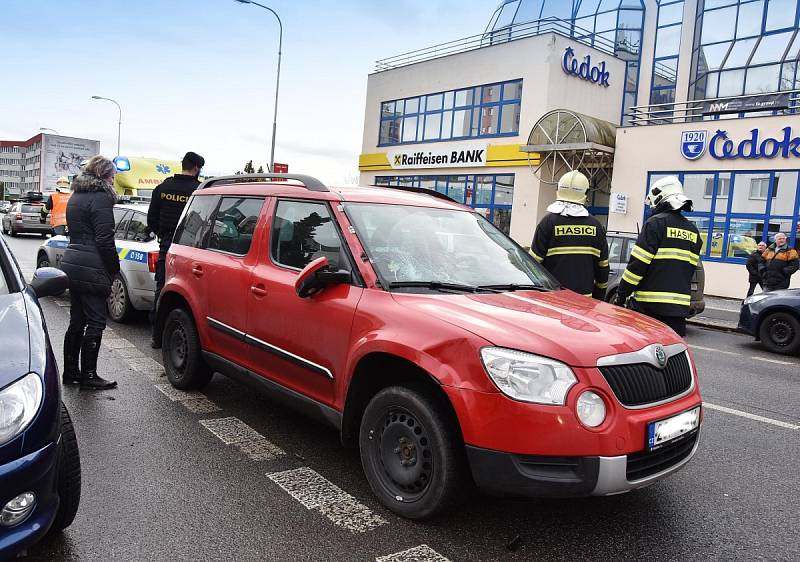 Popeláře srazilo auto.