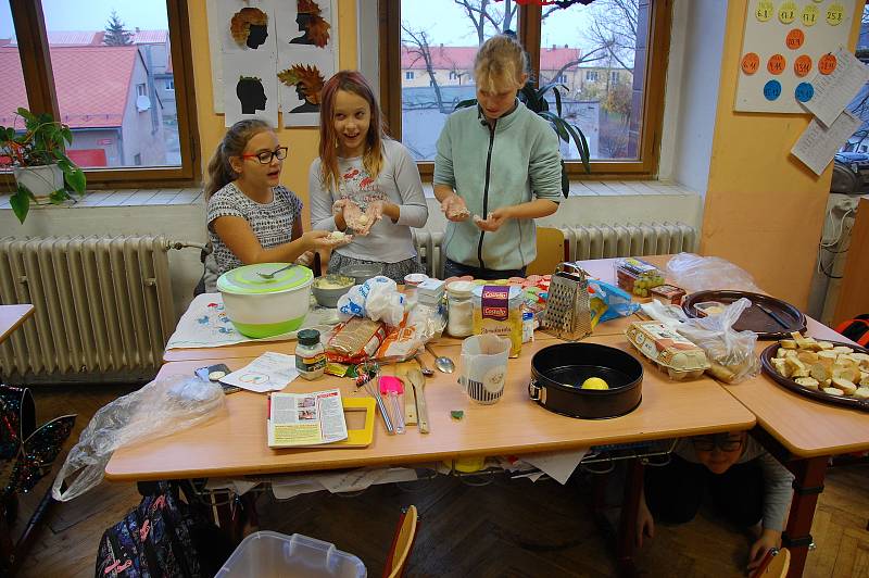 Základní škola v Bakově nad Jizerou se toto úterý otevřela veřejnosti. Již druhým rokem se zde konal školní bakovský Restaurant Day.