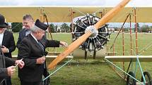 Na mladoboleslavském letišti byla v neděli slavnostně pokřtěna replika francouzského letadla z roku 1913 Caudron G3. Nadační fond letadla Metoda Vlacha stavěl tento stroj osm let a poprvé zde do oblak vzlétl na konci září.