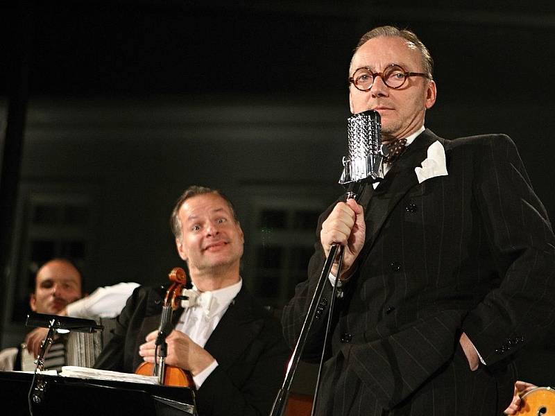 Koncert Ondřeje Havelky a jeho Melody Makers na Karmeli v Mladé Boleslavi.