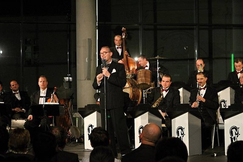 Koncert Ondřeje Havelky a jeho Melody Makers na Karmeli v Mladé Boleslavi.